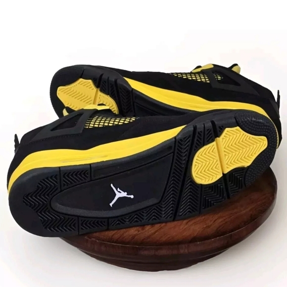 Nike Air Jordan 4 Retro Thunder DH6927-017 Men US 10/ Women size 11.5 New In Box - Picture 13 of 16